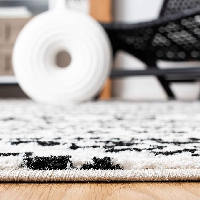 SAFAVIEH Tulum Collection Area Rug - 8' Round, Ivory & Black, Moroccan Boho Tribal Design, Non-Shedding & Easy to Clean, Ideal for Living Room, Bedroom, Dining Space (TUL272B)