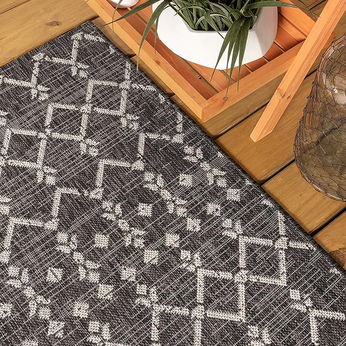 JONATHAN Y Moroccan Geometric Indoor Outdoor Area Rug 4X6 Black/Gray, Ourika Textured Weave for Backyard, Patio, Porch, Easy-Cleaning, High Traffic, Pet-Friendly, Non-Shedding (SMB108F-4)