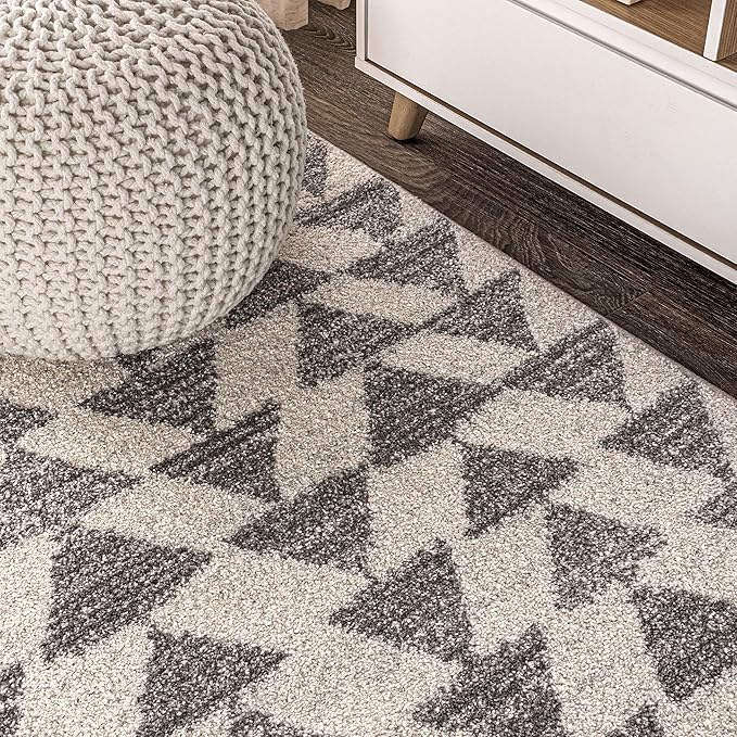 JONATHAN Y Aisha Moroccan Triangle Geometric Cream/Gray 5x5 Square Indoor Area Rug, Contemporary, Modern, Easy-Cleaning for Living Room, Bedroom, Kitchen, Pet Friendly, Non-Shedding (MOH206B-5SQ)
